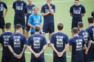 ROMA (ITALPRESS) - Riparte con un doppio impegno in trasferta la corsa della Nazionale verso...