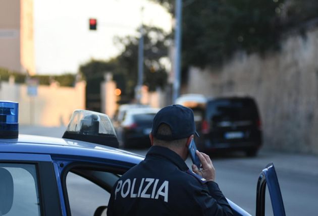 Tiene segregate moglie e figlia di un anno: fermato uomo a Palermo