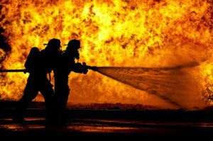 Incendio nella notte alla Sarco di Marsala: in fiamme impianto di trattamento rifiuti, indagini in corso