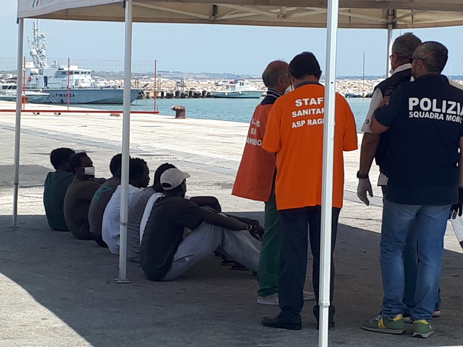 Nave Eleonore, 104  migranti sbarcati a Pozzallo, due in ospedale