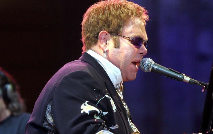 Elton John, otto francobolli celebreranno la sua carriera