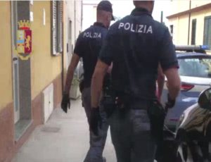 NUORO (ITALPRESS) - La Polizia ha eseguito quattro misure cautelari nei confronti di minorenni...