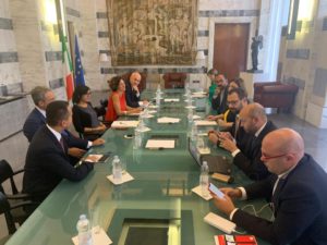 ROMA (ITALPRESS) - Il capo politico del M5S e ministro degli Esteri, Luigi Di Maio, ha incontrato...