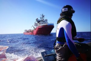 - Foto dal profilo twitter di SOS Mediterranee - ROMA (ITALPRESS) - Primo banco di prova sul fronte...