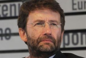 CORTONA (AREZZO) (ITALPRESS) - "Lo dico a Renzi: non farlo. Il Pd e' la casa di tutti, e' casa tua e...