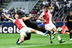 MILANO (ITALPRESS) - Mezzo passo falso all'esordio per l'Inter in Champions League. Nella prima...