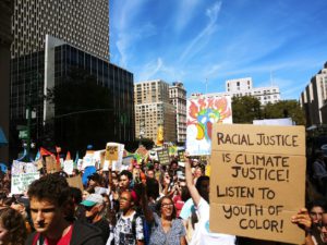 NEW YORK (ITALPRESS) - In corteo per il clima, perche' "non esiste un pianeta B". Alla vigilia del...