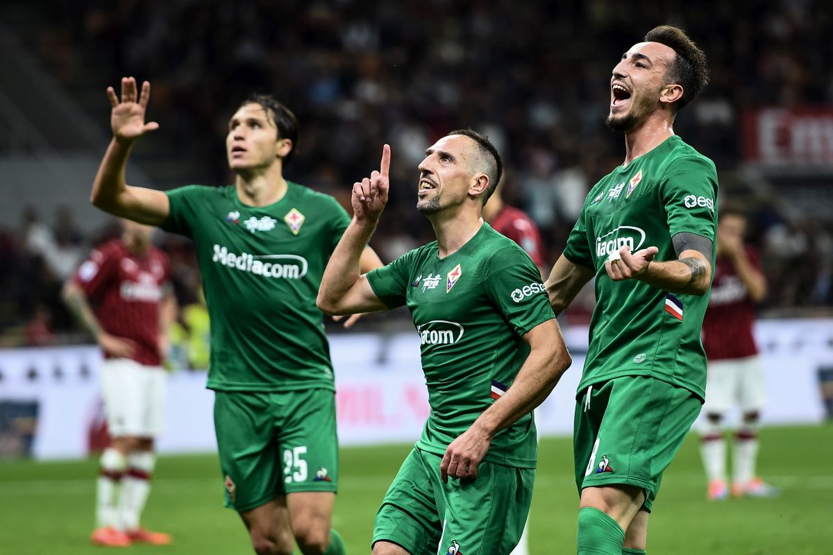 Il Milan crolla tra i fischi a San Siro, la Fiorentina passa 3-1