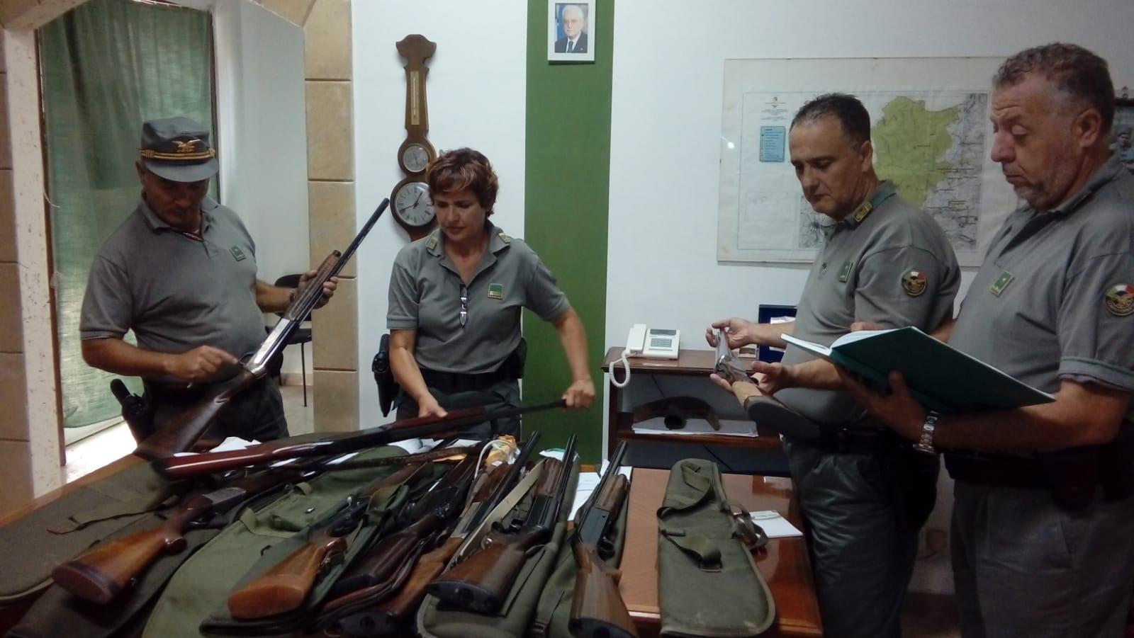 Forestale denuncia nove persone: cacciavano in zone protette