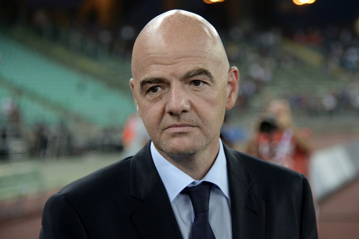Razzismo, Infantino: “Fifa pronta al daspo a vita in tutto il mondo”