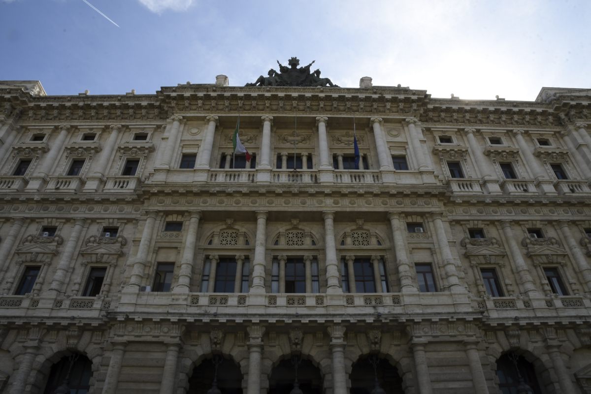 Mondo di mezzo, Cassazione annulla il 416 bis: “Non è mafia capitale”