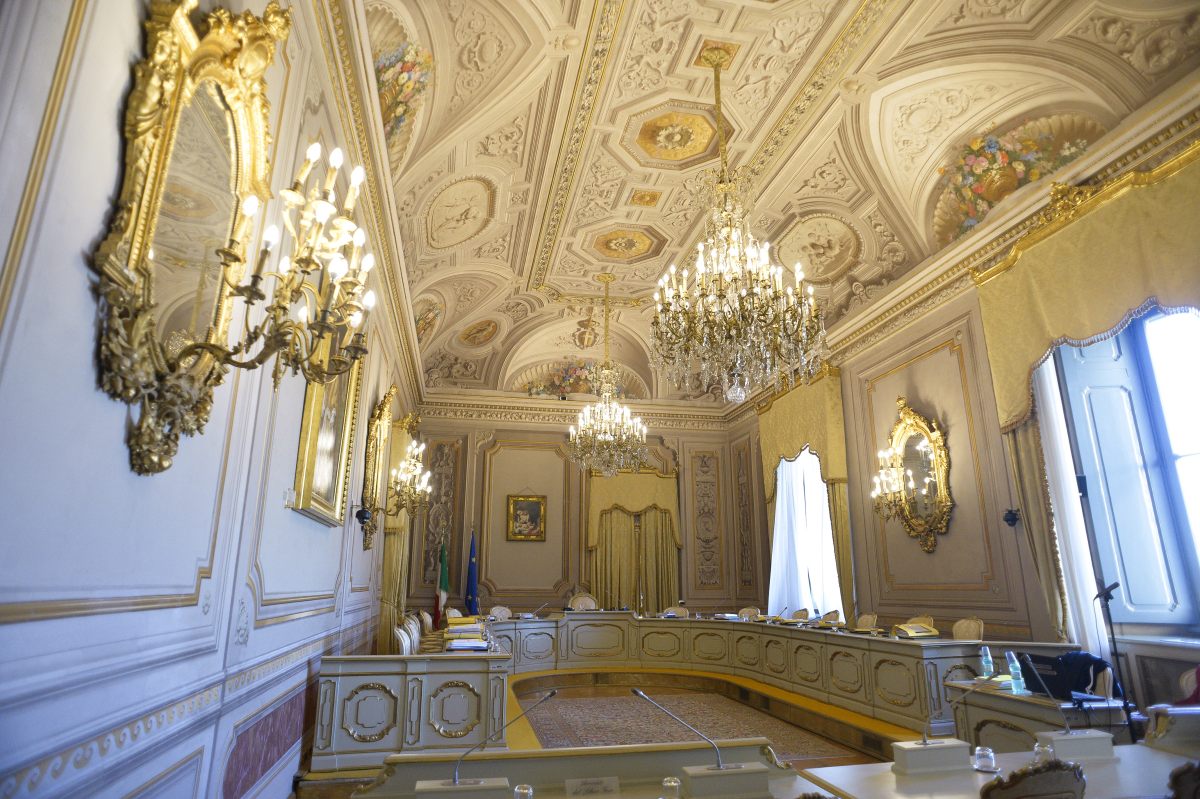 Consulta: “Incostituzionale l’ergastolo senza permessi”