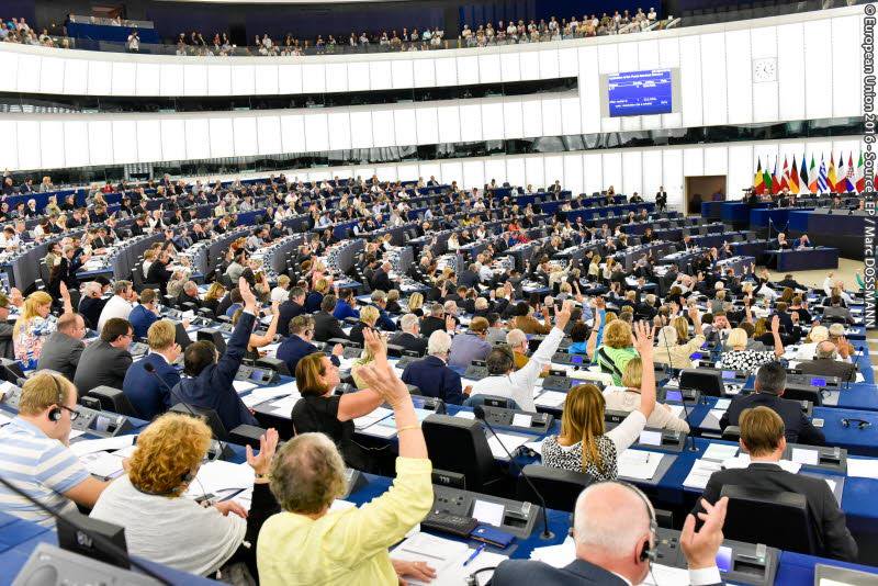 L’Europarlamento “chiude i porti” alle Ong