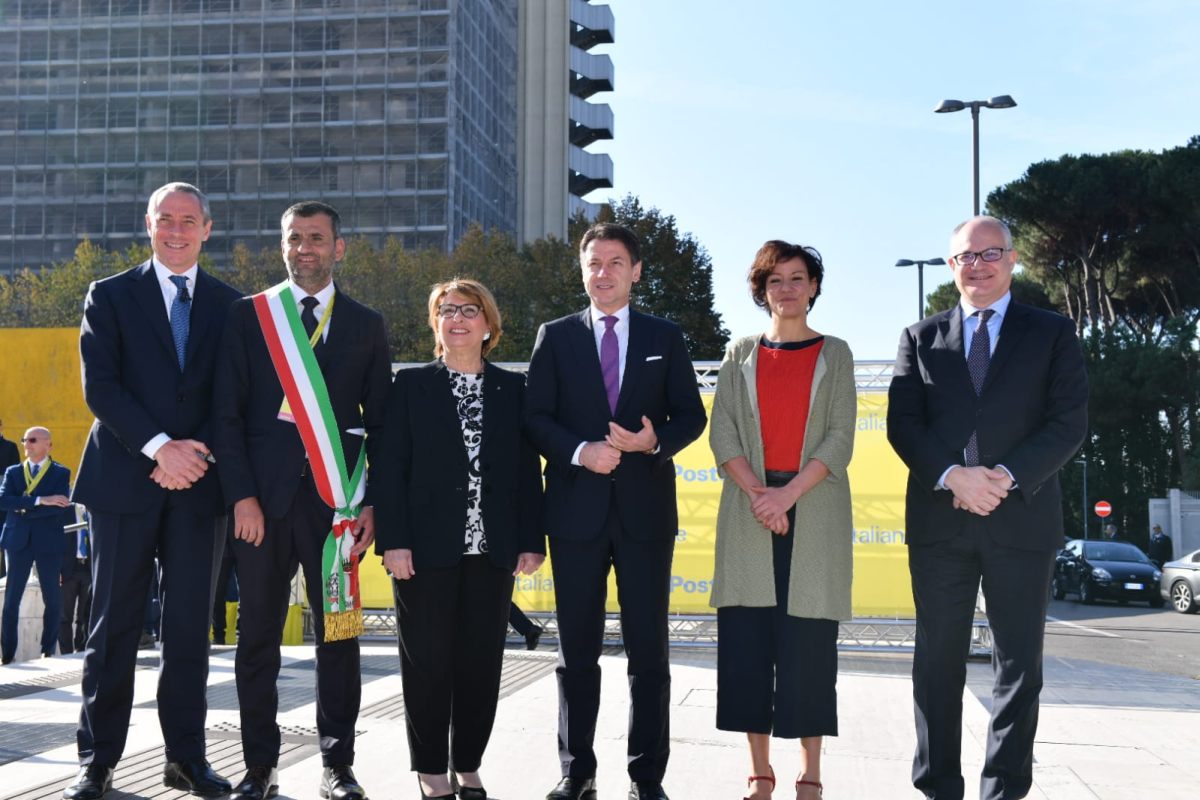 Le poste celebrano i piccoli comuni con “Sindaci d’Italia”