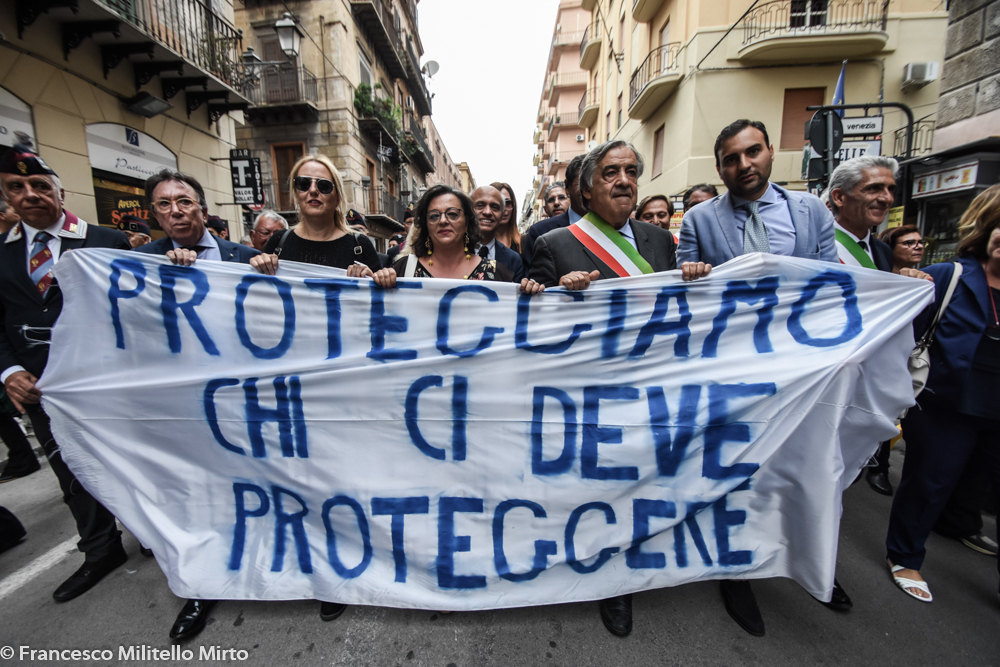 Corteo solidale a Palermo per i due agenti uccisi a Trieste