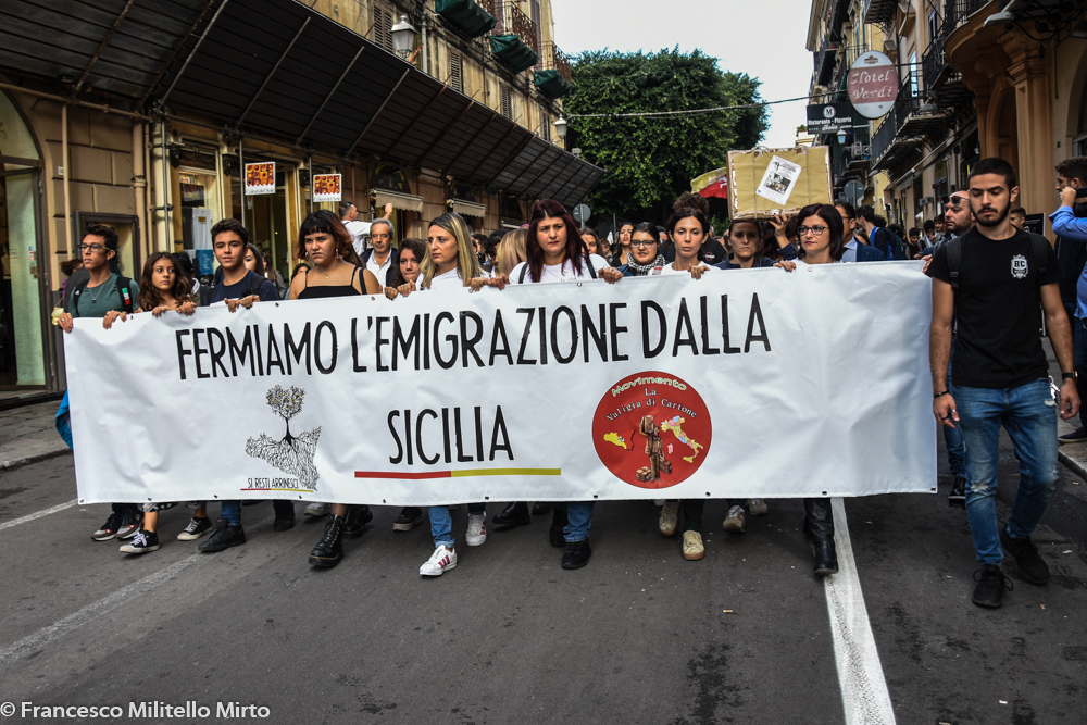 Si resti arrinesci, in corteo per restare e valorizzare la nostra terra