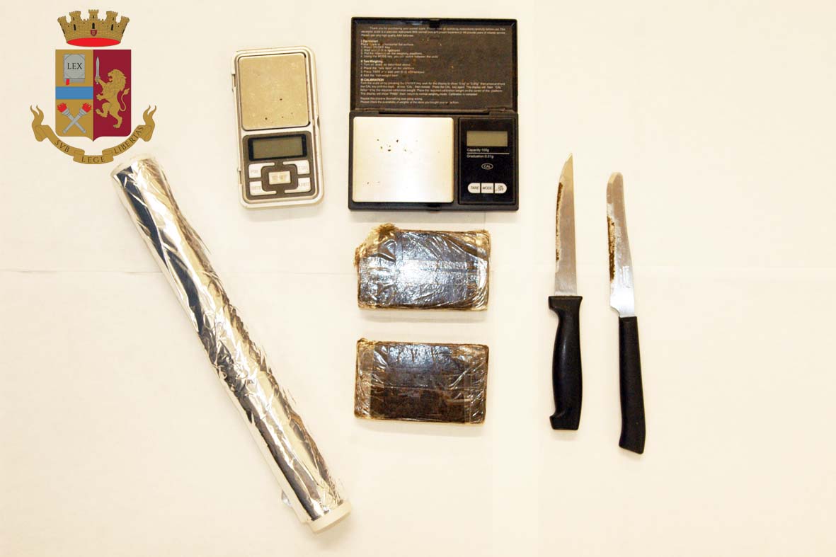 Arresto studente a Enna con hascisc e materiale per confezionamento