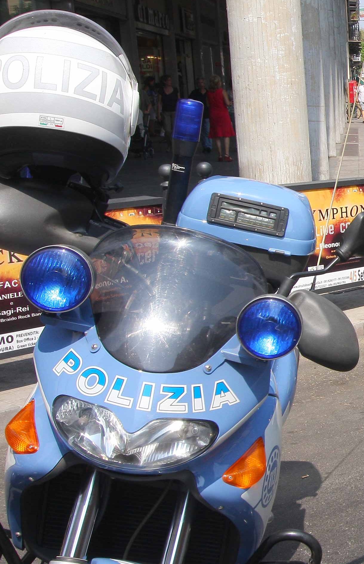 Ruba una bicicletta elettrica in via Roma, arrestato palermitano