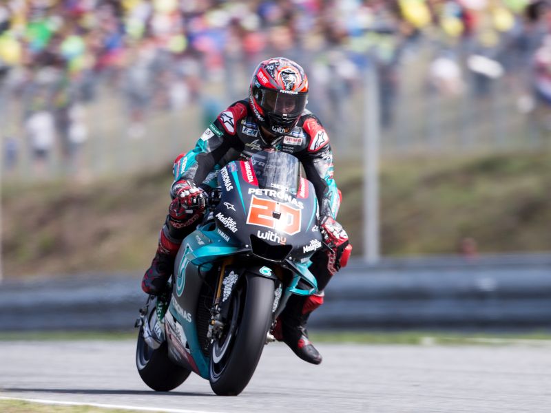 Quartararo si prende la pole a Sepang, Morbidelli in prima fila