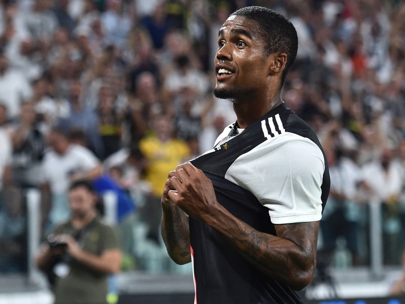 Douglas Costa all’ultimo respiro, la Juve agli ottavi di Champions