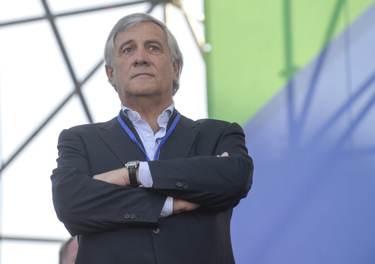 Forza Italia, Tajani: “Accordo con Renzi sarebbe scellerato”