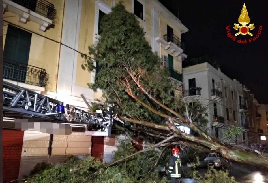 Maltempo, nel Sud Italia 1300 interventi dei Vigili del Fuoco in 36 ore