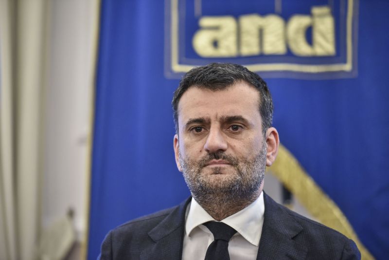 Decaro rieletto per acclamazione presidente dell’Anci