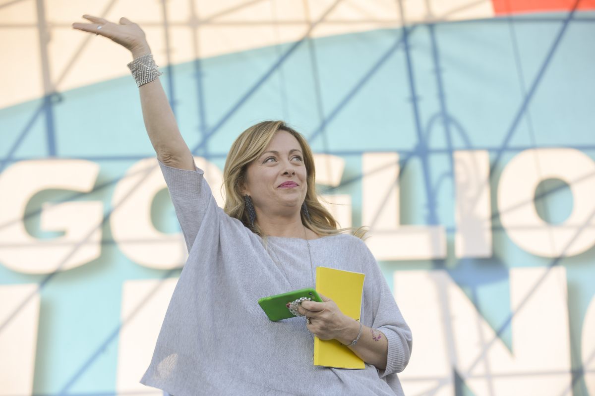 Manovra, Meloni: “Abolire il reddito di cittadinanza”