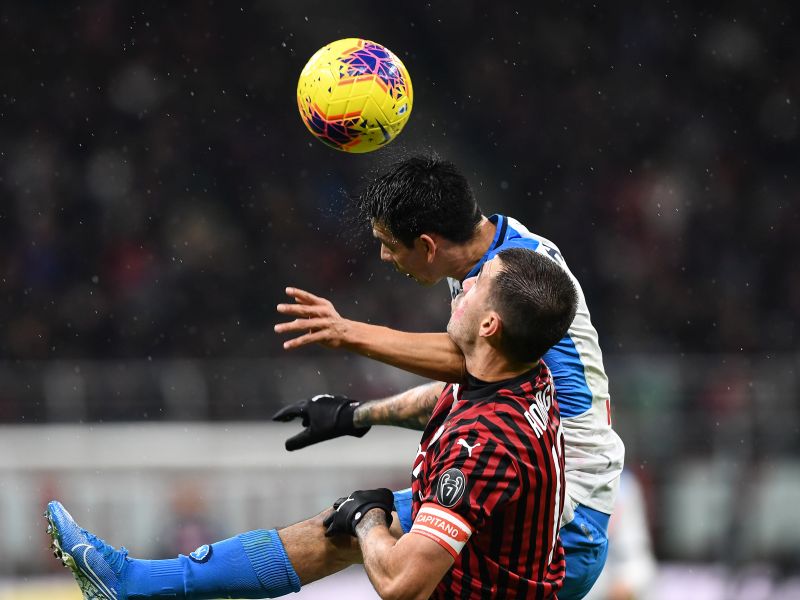 Bonaventura risponde a Lozano, fra Milan e Napoli finisce 1-1