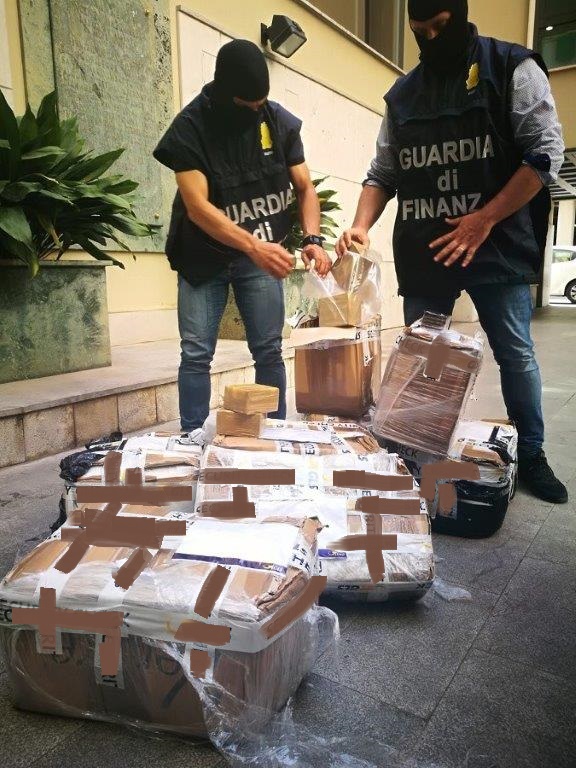 Due trafficanti di droga arrestati a Palermo e a Napoli