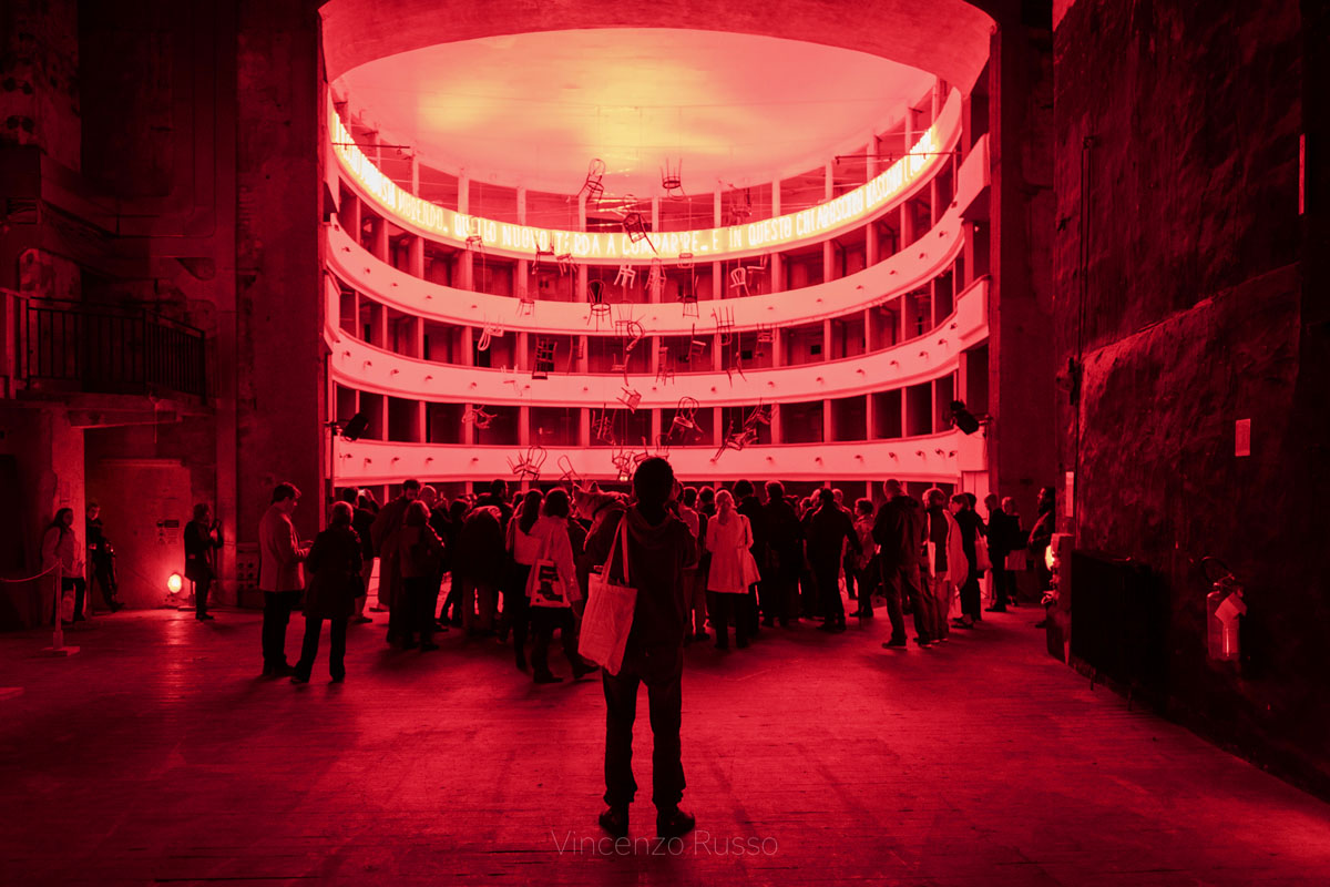 Inaugurata la mostra dell’artista Alfredo Jaar al Real Teatro Bellini