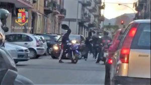 Giovane rapinatore latitante