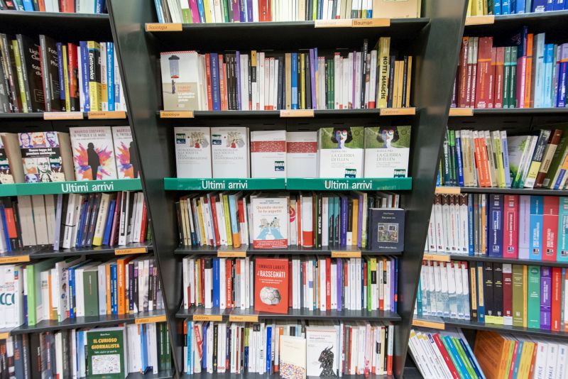 Libri, in aumento l’offerta dei titoli ma si riducono le tirature