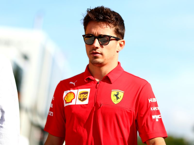 Russel il più veloce nei test di Abu Dhabi, incidente per Leclerc