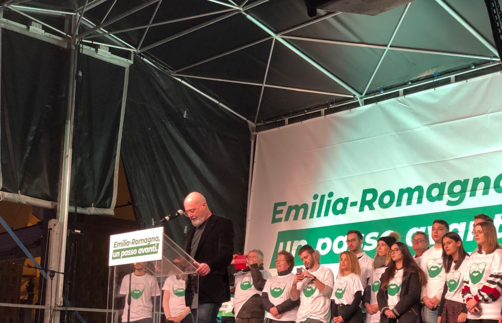 In 10 mila in piazza a Bologna per Bonaccini: “Parte un vento diverso”