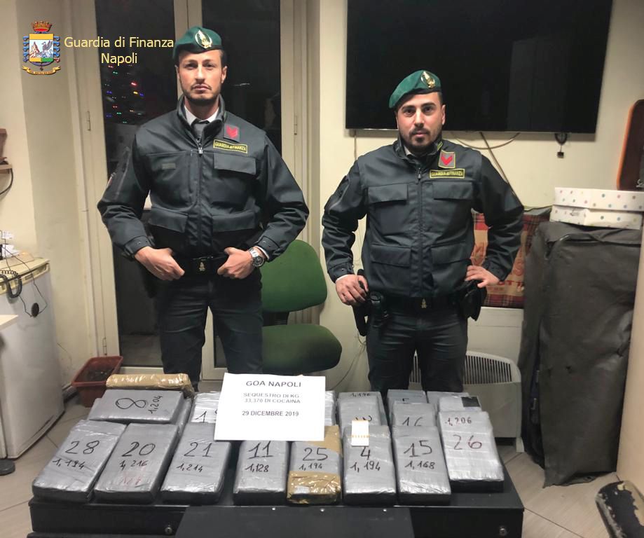 In auto con 33 KG di cocaina, corriere arrestato a Napoli