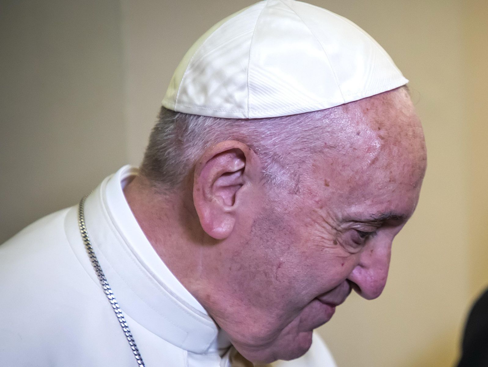 Papa “La guerra porta solo morte e distruzione”