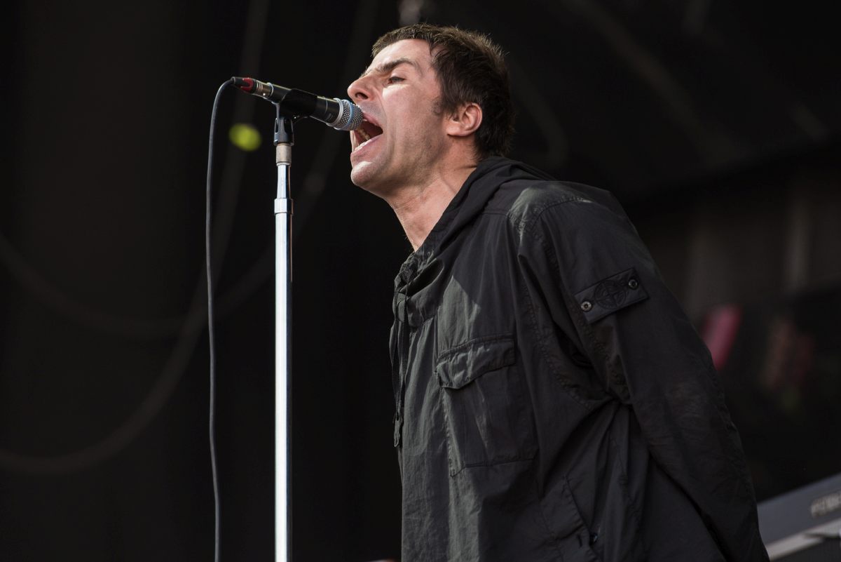 Liam Gallagher: “Mio fratello mi implora di riformare gli Oasis”