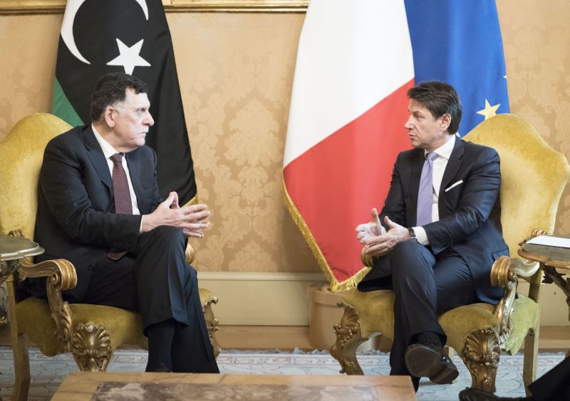 Libia, Conte: “Stop interferenze esterna, lavoriamo per il cessate il fuoco”