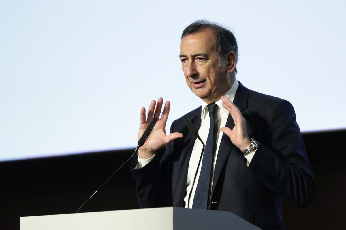 Milano, stretta sul fumo alle fermate dei mezzi pubblici