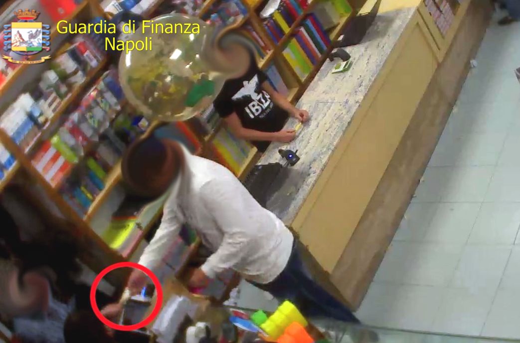 Truffe sui bonus cultura, indagati titolari di cartolibrerie