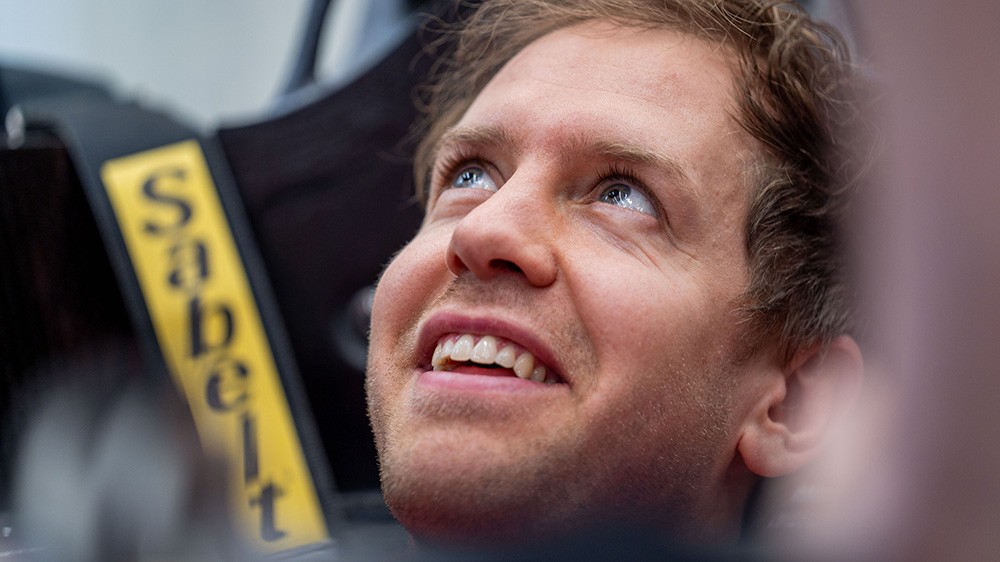 Vettel per la prima volta nell’abitacolo della nuova Ferrari