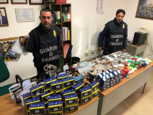 Sequestrati più di mille prodotti