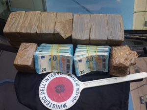 Sequestrato grosso carico di hashish. Due giorni orsono, un grosso carico di stupefacente e di...