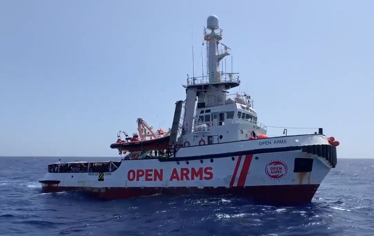 Sbarcano a Pozzallo i 363 migranti della Open Arms