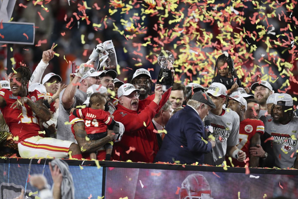 I Kansas City Chiefs vincono in rimonta il Super Bowl, battuti i 49ers
