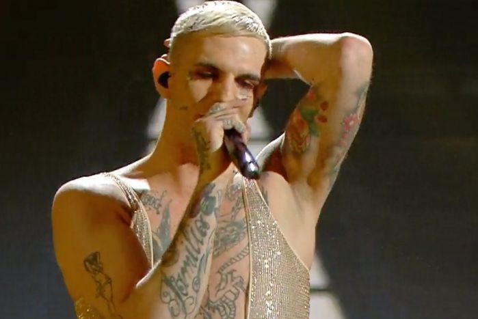 Sanremo, Fiorello si veste da prete e Achille Lauro si denuda