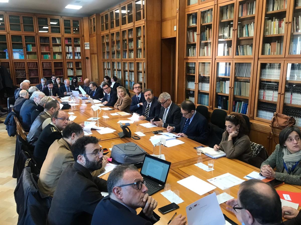 Coronavirus, restano sospesi i voli Italia-Cina