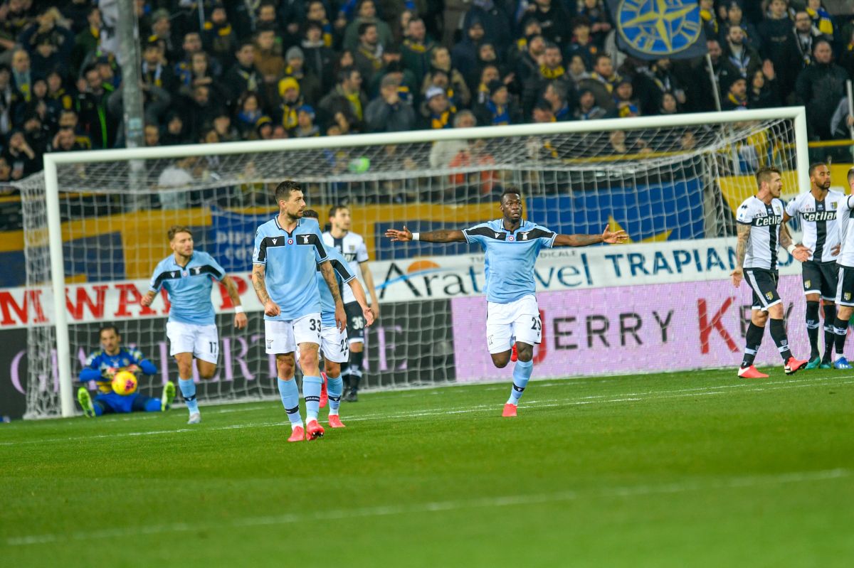 La Lazio batte 1-0 il Parma e si porta a -1 dalla Juve