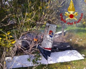 SIRACUSA (ITALPRESS) - Un ultraleggero dell'aeroclub Catania e' precipitato, stamane, nelle campagne...